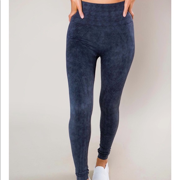 NWOT Matching Sports Bra and Leggings Set - Picture 5 of 10